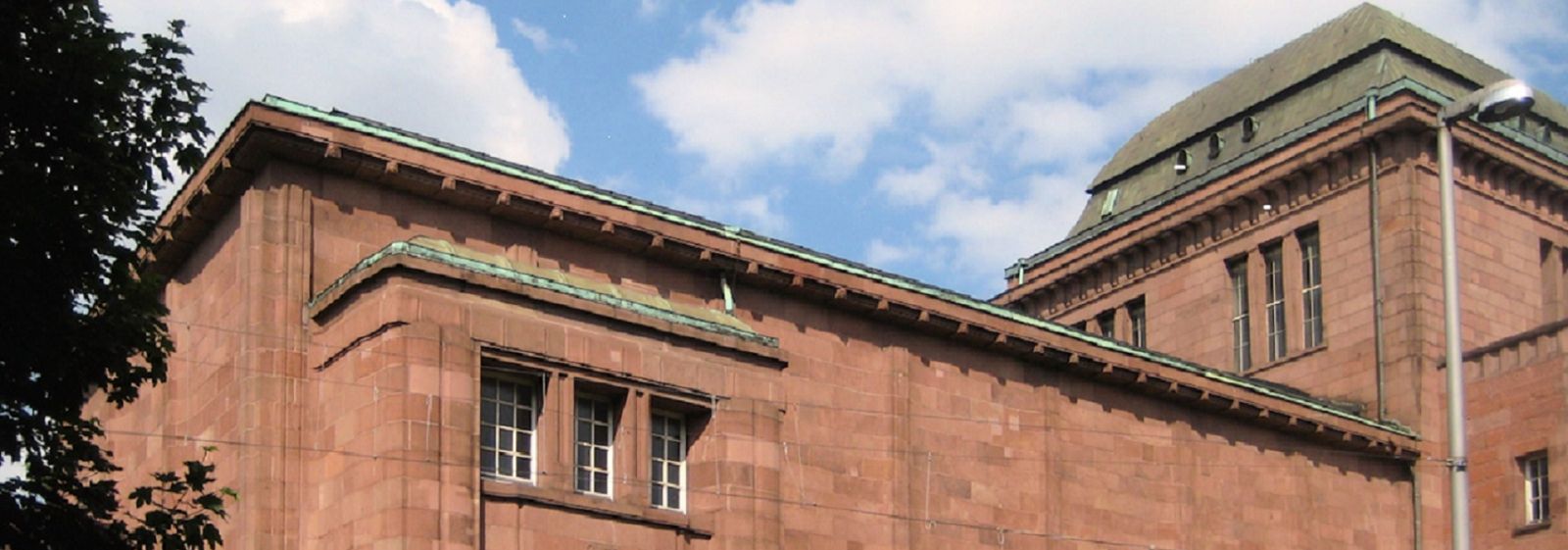 Der Billing-Bau, ein Gebäude der Kunsthalle Mannheim aus dem Jahr 1907, wurde komplett saniert. Die verschiedenen Maßnahmen sollen die Energiekosten um 25% reduzieren.