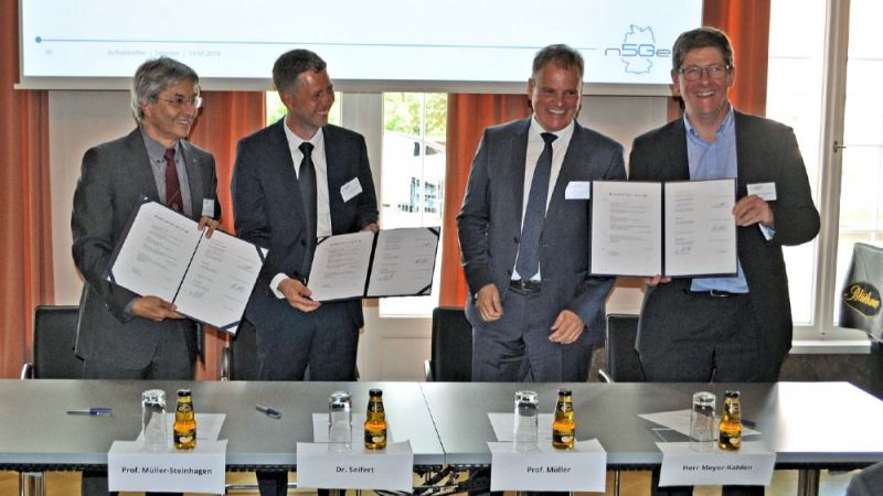 The project partners TU Dresden, RWTH Aachen, Deutsche Telekom and Ericsson sign a cooperation agreement in Dresden to launch the project 