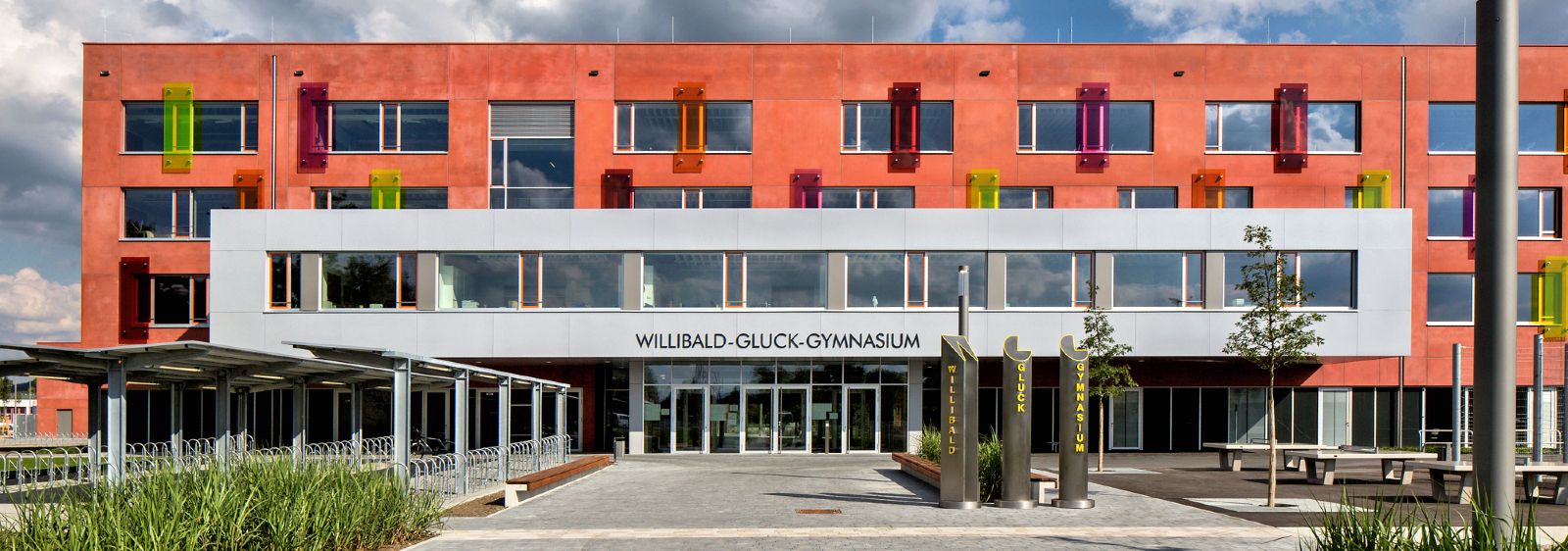 Entrance area of ​​the Willibald-Gluck-Gymnasium