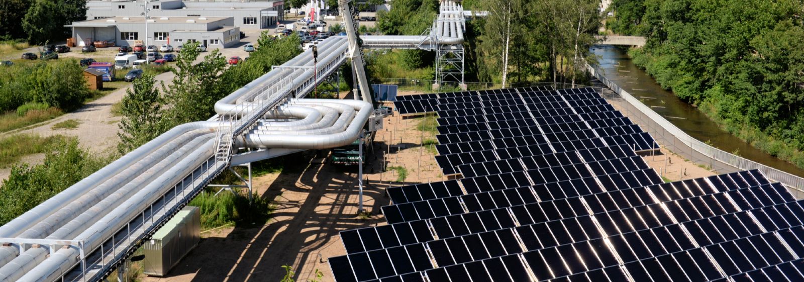 District heating pipeline (left) and Solar thermal field (right)