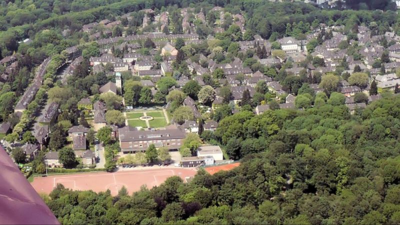 The historic Margarethenhöhe workers' housing estate in Essen in an aerial view from the southeast (2009). 