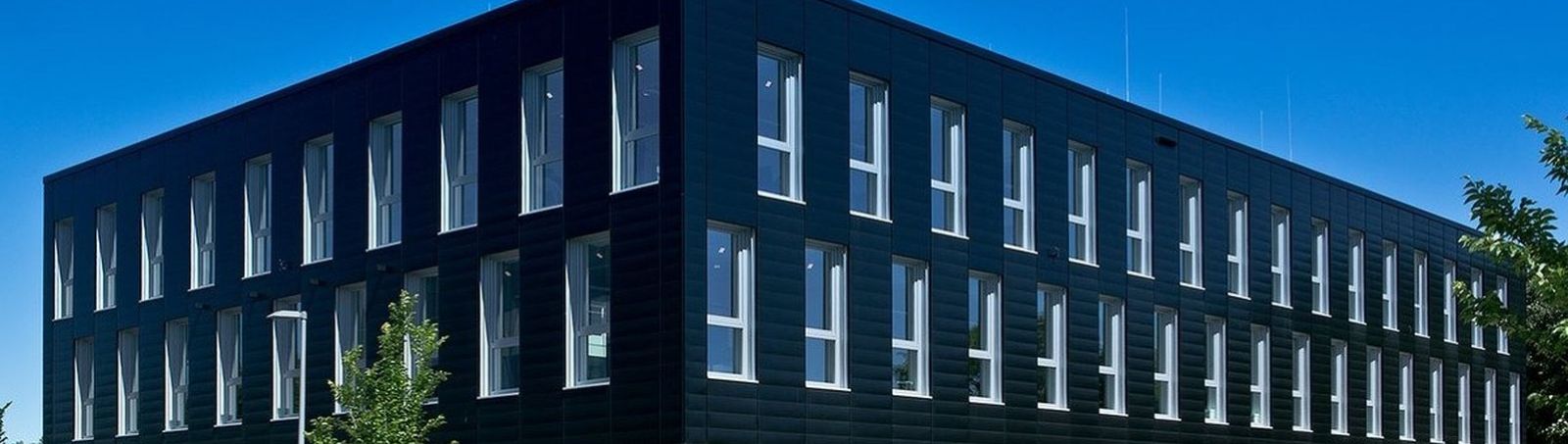 Das Gebäude der DIAL GmbH in Lüdenscheid war mit seinen Büroräumen Bestandteil des internationalen Forschungsprojektes zum Thema „Integrierte Lösungen für Tages- und Kunstlicht“.