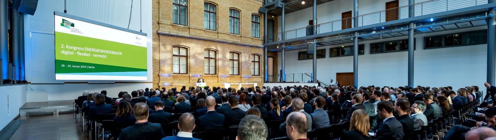 Mehrere hundert Expertinnen und Experten nahmen am 2. Kongress Energiewendebauen in Berlin teil.
