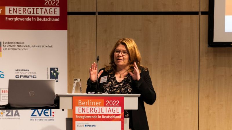 Dr. Rodoula Tryfonidou, Leiterin des Referats Energieforschung – Grundsatzfragen und Strategie im BMWK, kündigt auf den Berliner Energietagen die neue Forschungsinitiative Wärmewende an.