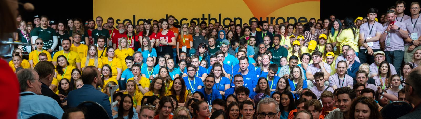 Mehrere hundert Studierende setzen ihre Ideen für eine klimafreundliche Zukunft beim Solar Decathlon Europe um.