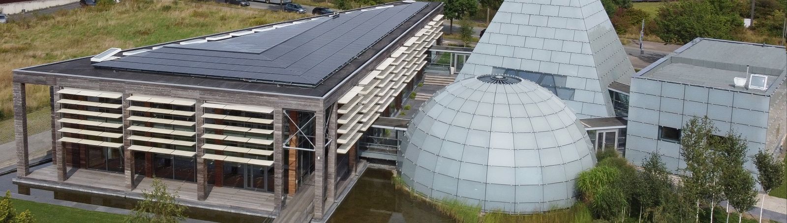 20 Jahre nach der Expo 2000 in Hannover präsentiert sich der Dänische Pavillon als innovatives Plusenergiegebäude mit fast 2.000 m<sup>2</sup> Fläche.