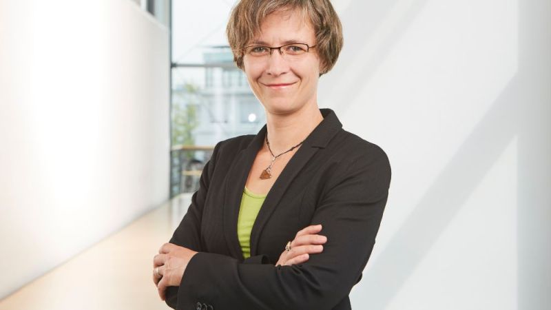 Porträt Dr. Lena Schnabel