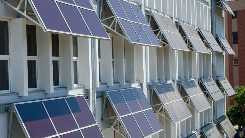Solarpanels am Gebäude