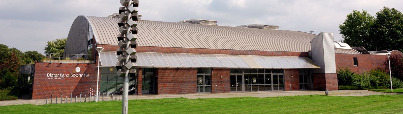 This sports hall in Bottrop is one of 25 public buildings in which the SUSTAIN2 researchers have installed their newly developed measuring system.