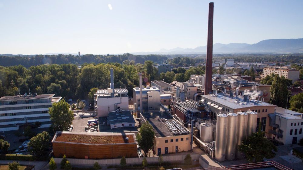 At the Rosenheim site, it is planned to operate several large heat pumps in a combined heat and power plant.