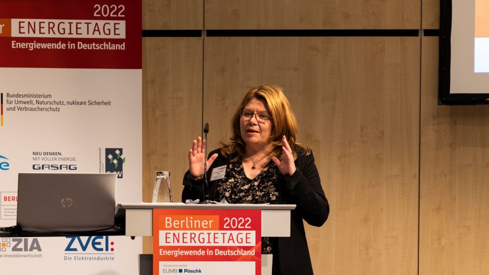 Dr. Rodoula Tryfonidou, Leiterin des Referats Energieforschung – Grundsatzfragen und Strategie im BMWK, während ihres Vortrags auf den Berliner Energietagen