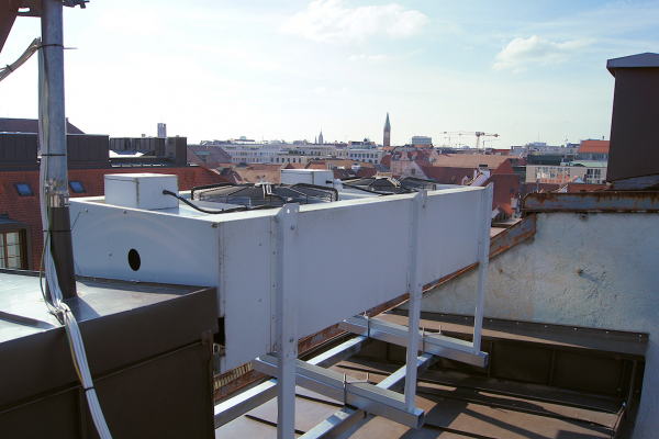 The recooler installed on the roof cools excess thermal energy.