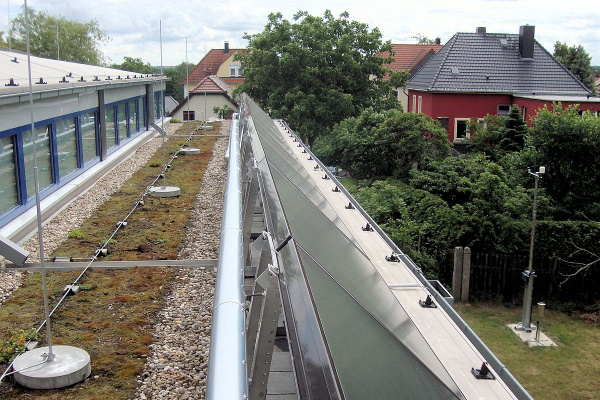 Also on the roof, the thermal solar collectors for water heating