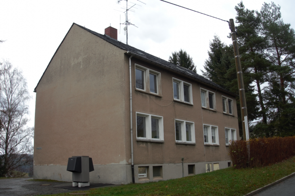 Mehrfamiliengebäude mit Wärmepumpen-Hybridsystem vor der Sanierung