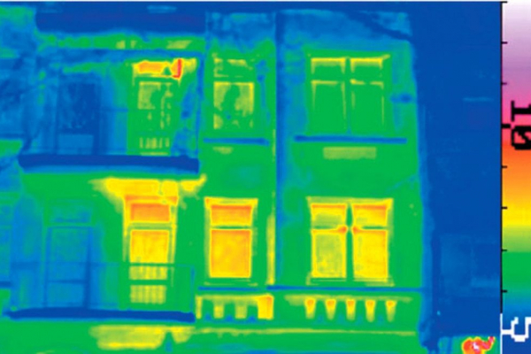 A thermographic image of the façade shows the many heat leaks